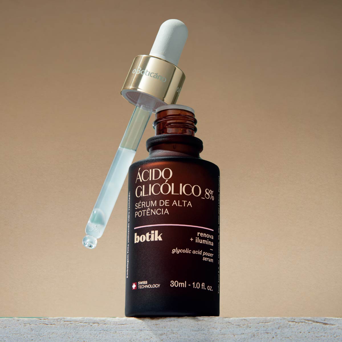 Ácido Glicólico: el exfoliante que pide respeto Potente, directo, efectivo. El glicólico elimina células muertas y deja paso a una piel más luminosa y uniforme. Pero ojo: es intenso. Solo de noche, con moderación, y siempre seguido de una hidratante que calme y repare.