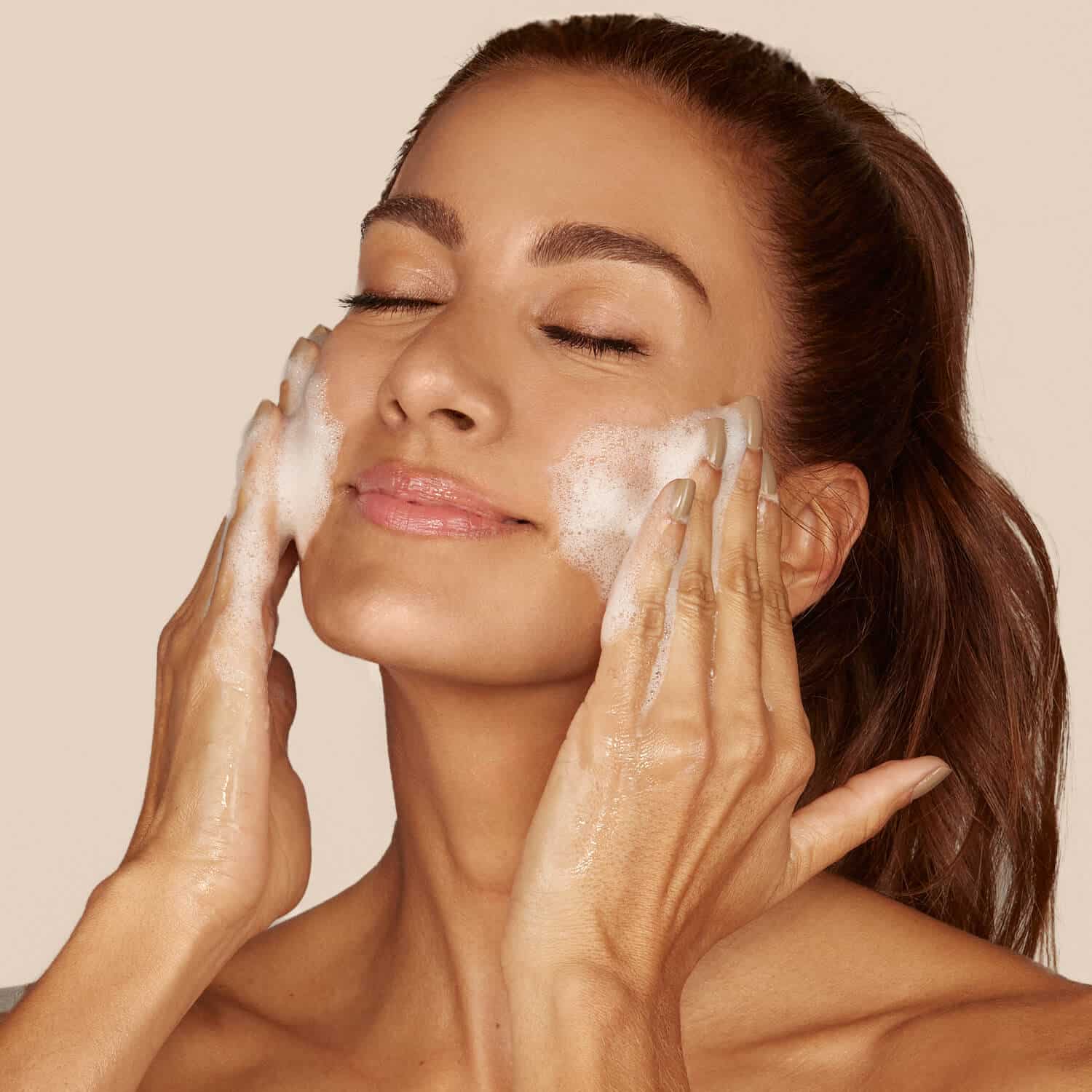 Limpieza¡Elimina impurezas y reduce oleosidad! Así reduces los poros bloqueados y preparas tu piel para los activos poderosos de Botik.Además de eliminar grasa e impurezas, prepara la piel para todo tipo de tratamiento.